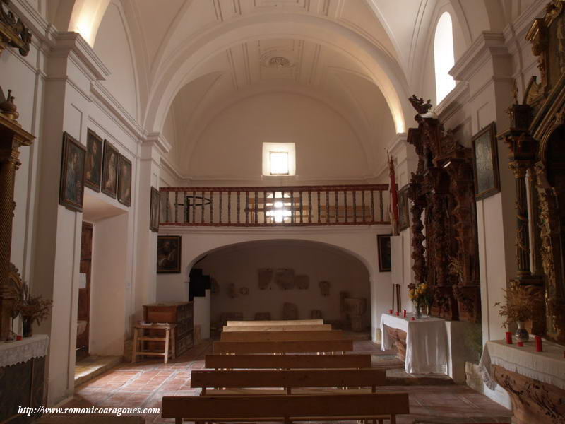INTERIOR DEL TEMPLO HACIA LOS PIES